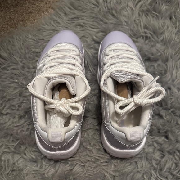Jordan 11s low - Picture 2 of 6